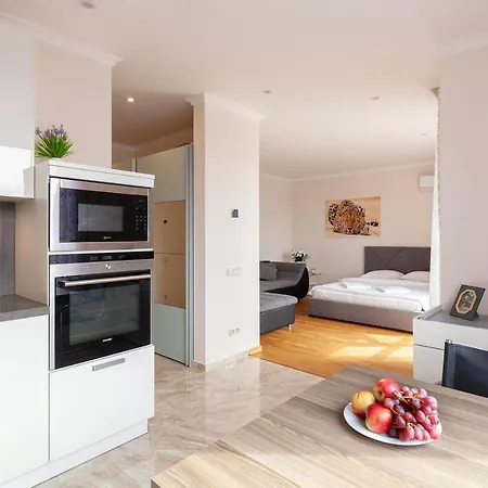 Regrand Apartment On Kulisha 47A 利沃夫 外观 照片