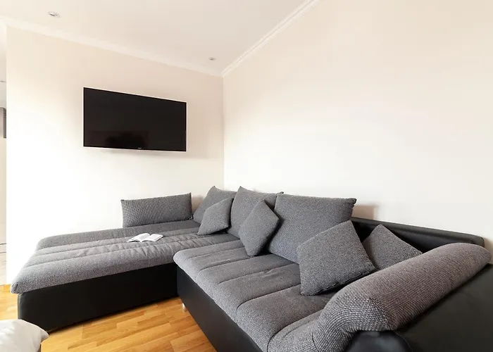 Regrand Apartment On Kulisha 47A